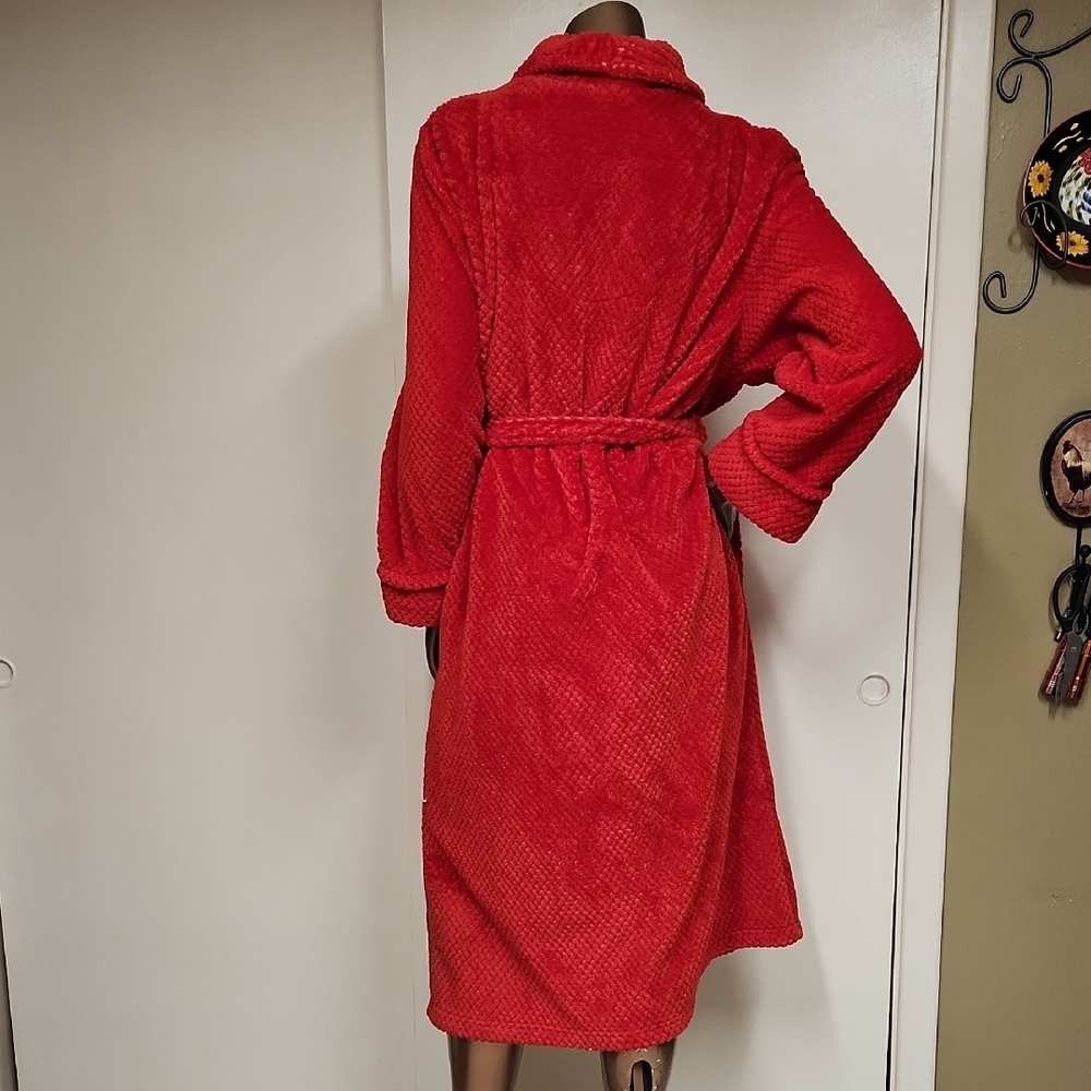 Cozy Red Bathrobe - Picture 4 of 5